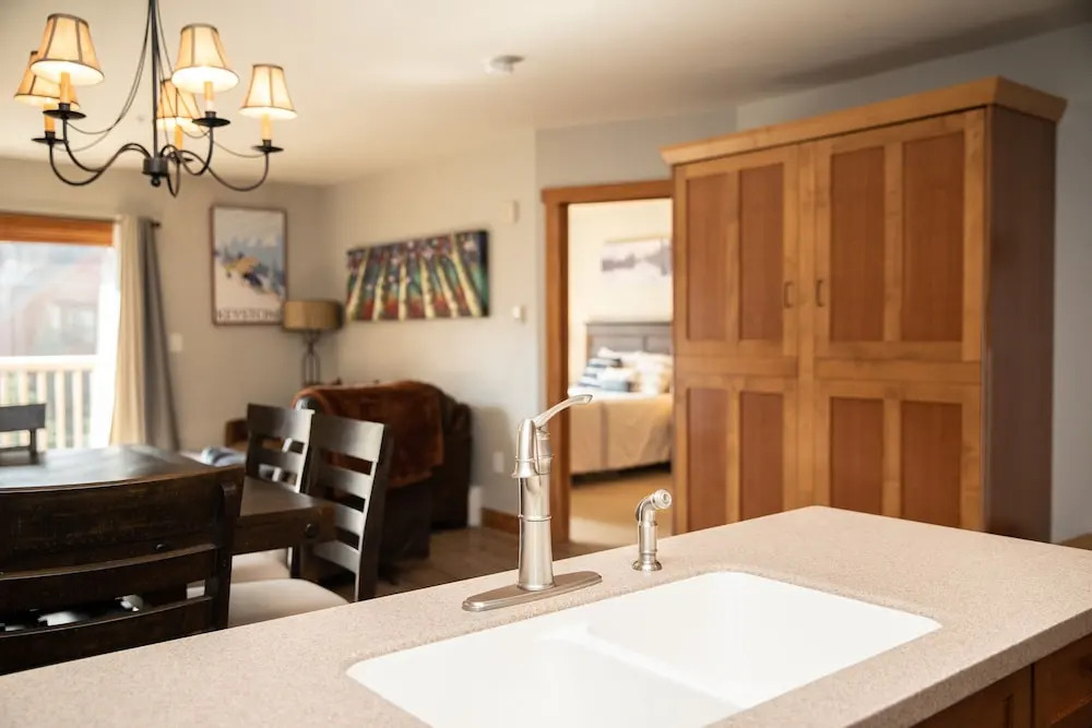 2294 Red Hawk 1 Bedroom Condo by Redawning