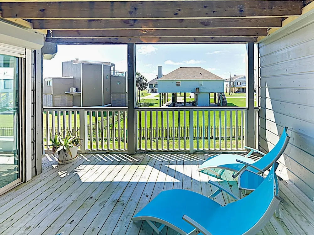 New Listing! Updated W/ Decks, Walk To Beach 2 Bedroom Home