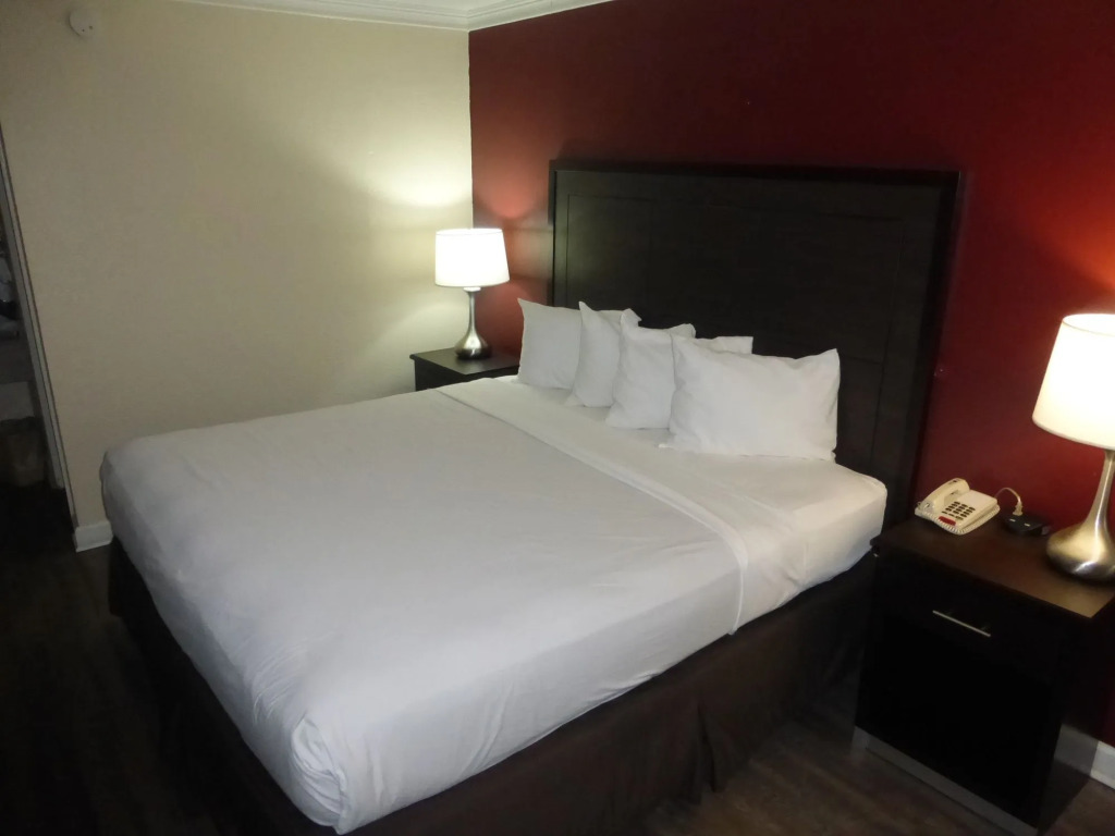 Отель Days Inn by Wyndham Forrest City I-40