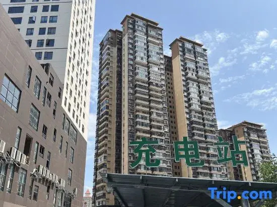 Qiyue Luxury 8K Projection Homestay (Guangxi University 33rd Middle School Subway Station)
