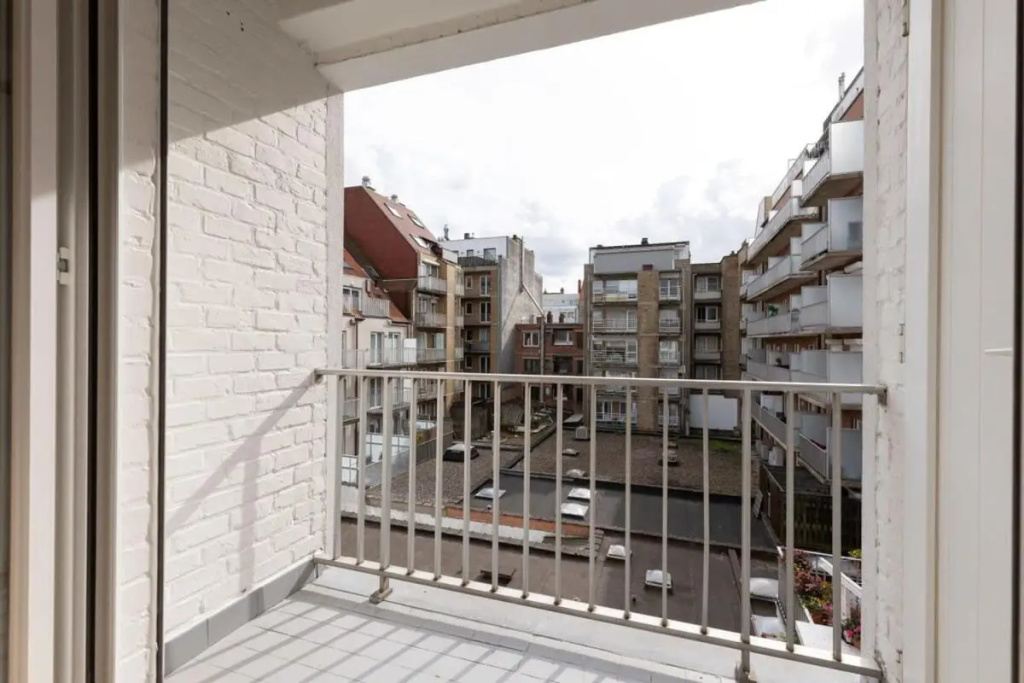 Stunning fully renovated apartment in the shopping street of Knokke with 1 parking