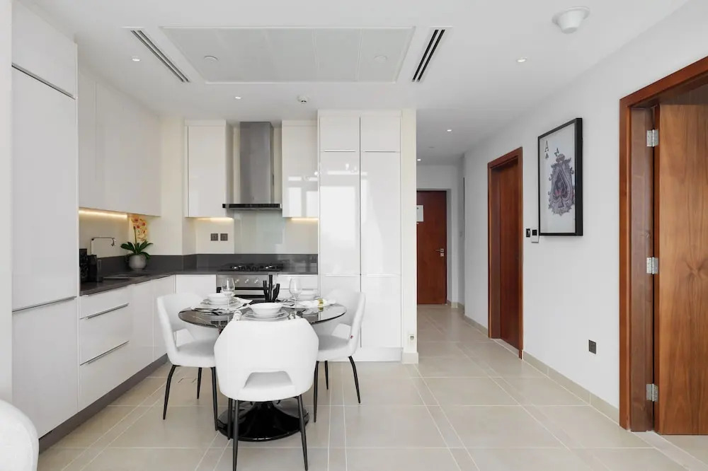 Maison Privee - Modern Luxury Apt w/ Spectacular Dubai Marina Vws