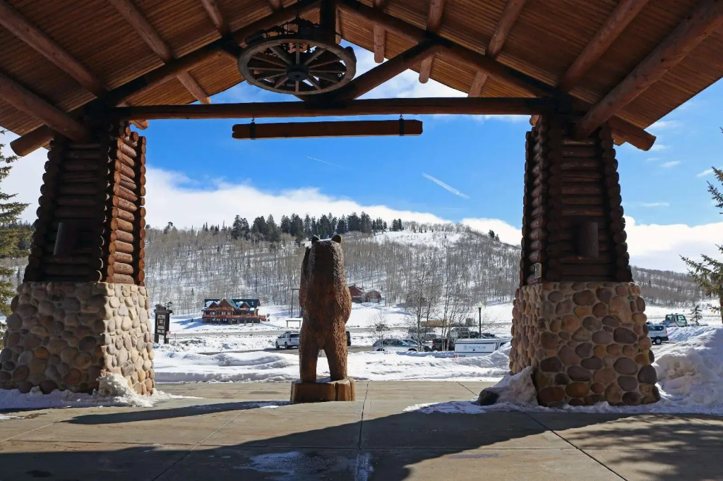 Daniels Summit Lodge