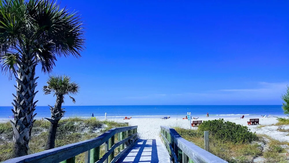 Beautiful Seashell/ Pool Star5vacations