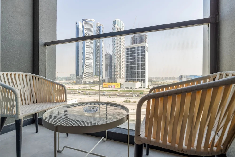 Waves - Impressive 1BR Apartment Close to Burj Khalifa