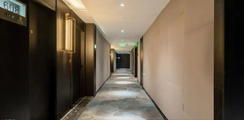 Rezen Dong Hotel (Huzhou City Center High-speed Railway Station Store)