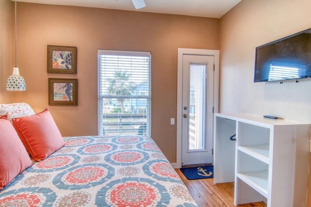 Beach Buzz 4 Bedrooms 3 Bathrooms Home