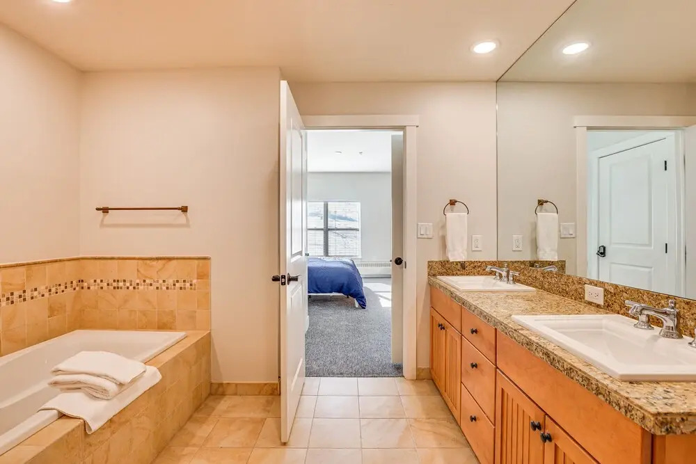 Ski-in/ski-out Granby Penthouse w/ Mountain Views!