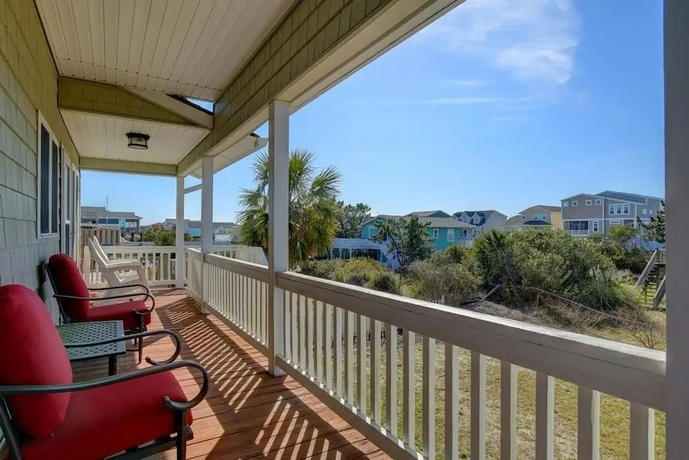 Holden Haven 4 Bedroom Home by RedAwning
