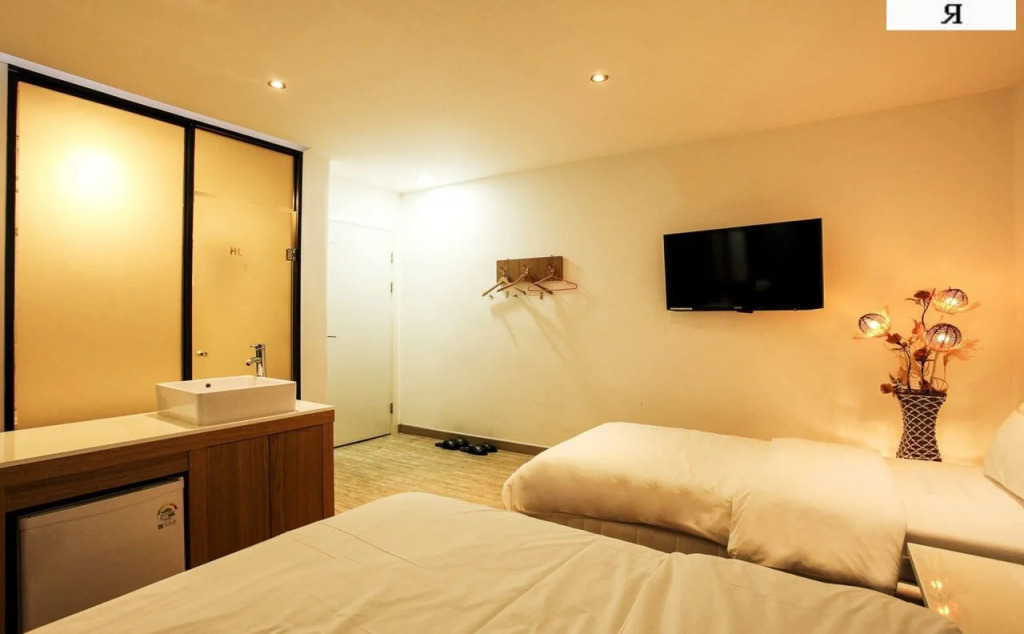 Iris Hotel