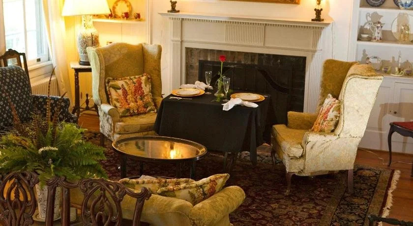 Inn On Poplar Hill
