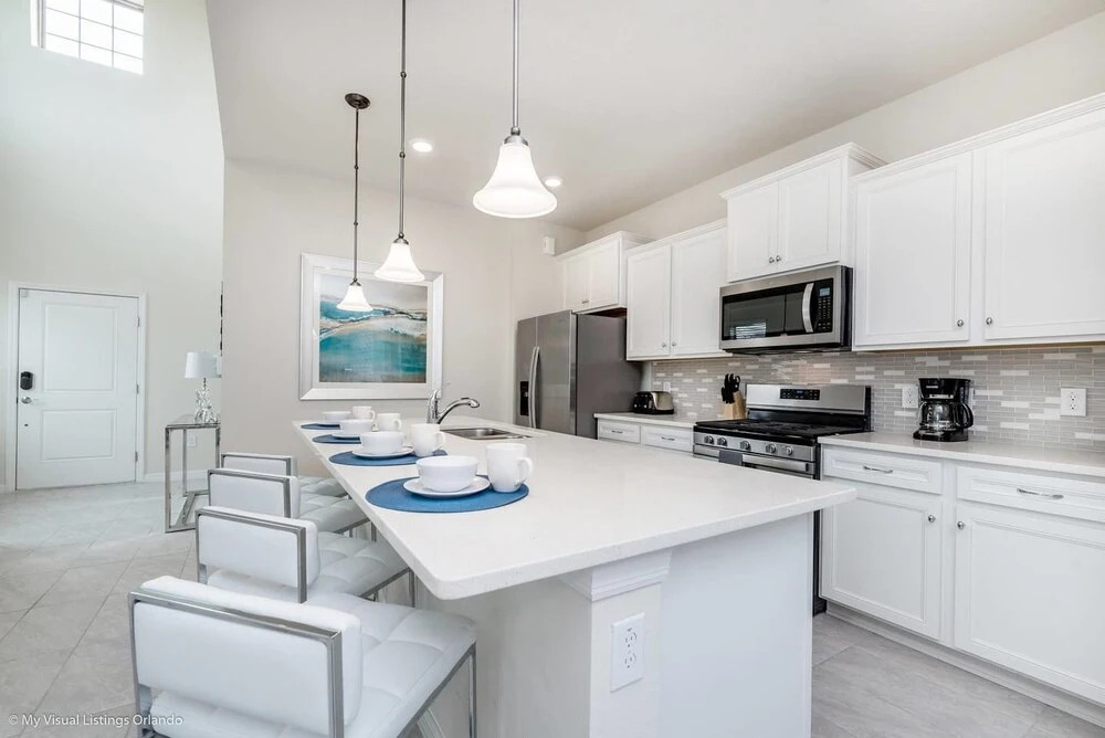 Stylish and Stunning 5BD Pool Home in Solterra - #5st452