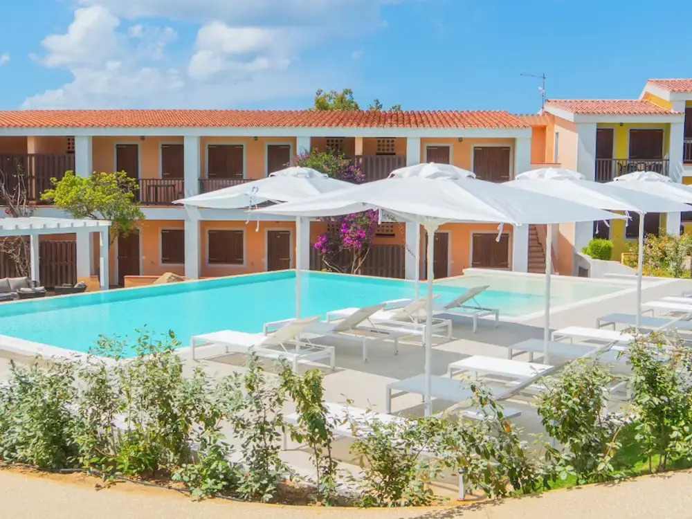 Aparthotel in Costa Serena just 700 mt from the sea
