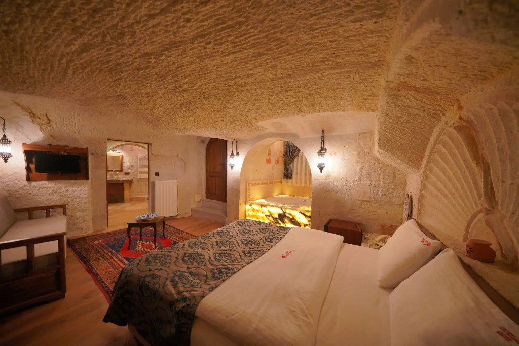 Fairyland Cave Hotel