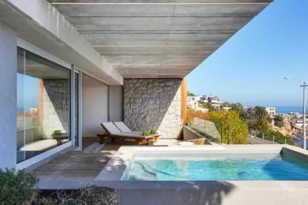 Modern Seaside Apartment w Incredible Views Lillamton
