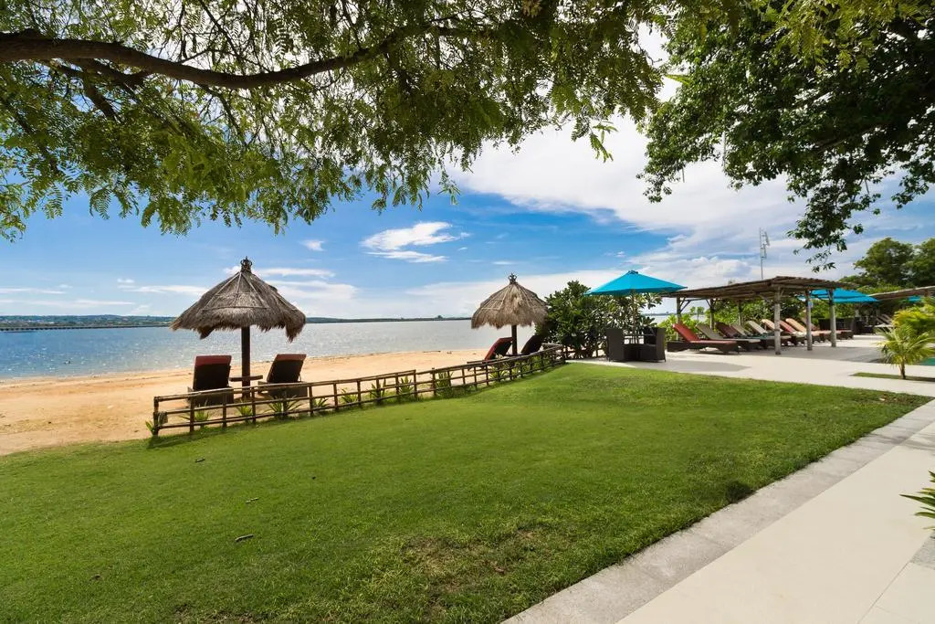 Peninsula Bay Resort