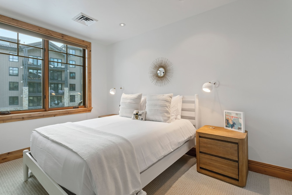 4 Bed 3.5 Bath Deer Valley Ski-in/ski-out 4 Bedroom Condo