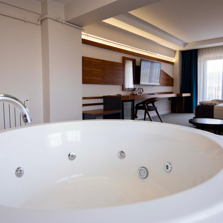 Karpalas City Hotel & Spa