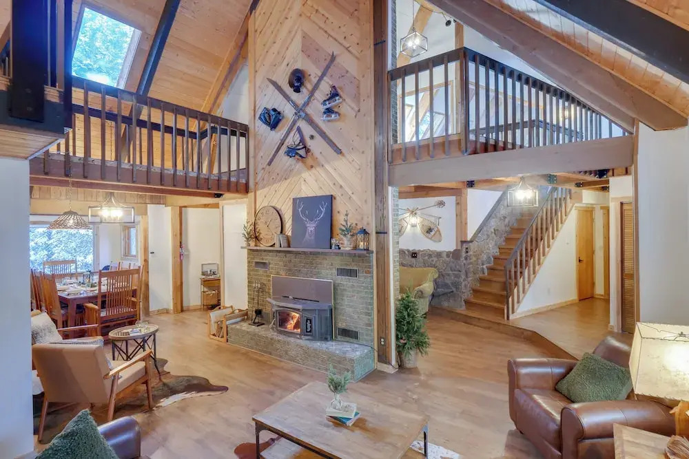 Riverside Colorado Cabin w/ Deck & Hot Tub