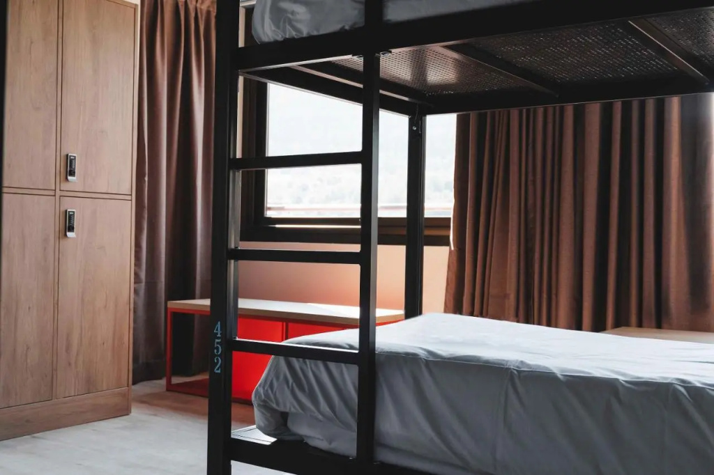 Font Andorra Hostel by Nexta