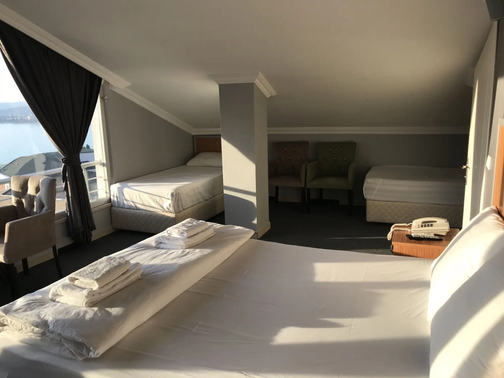 Ema Hotel