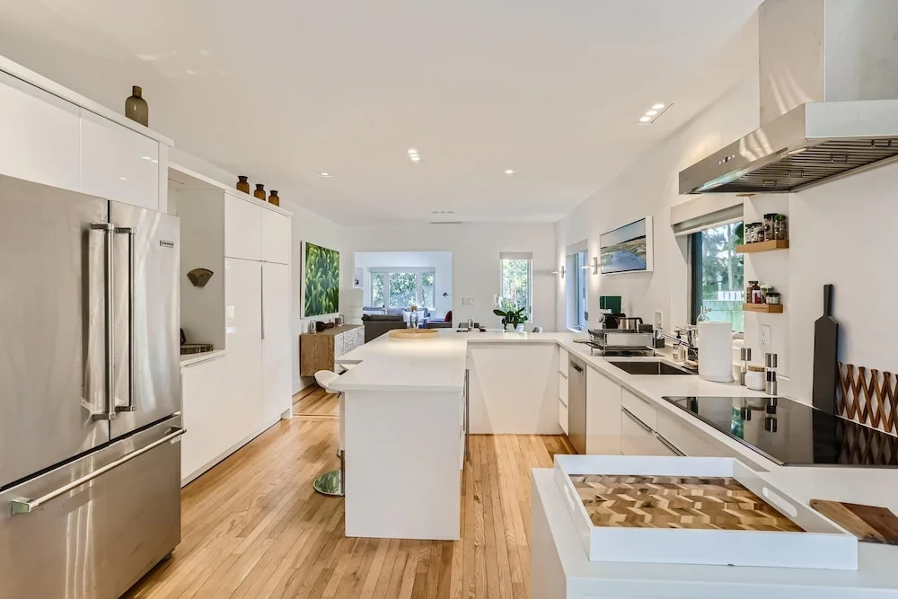 Villa Ardmore - Indulge in Spa Living with Guesthouse & Private Pool