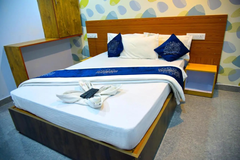 Hotel Housefinch Residency