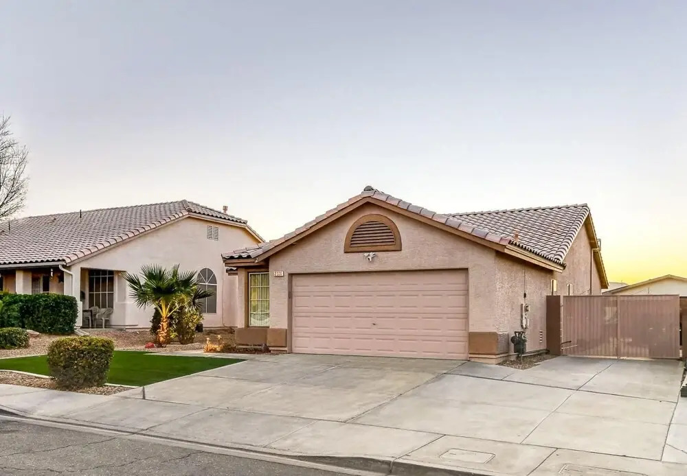 Sunny Heated Pool Retreat Near Las Vegas 1-story 3 Bedrooms Fully Equipped Island Kitchen