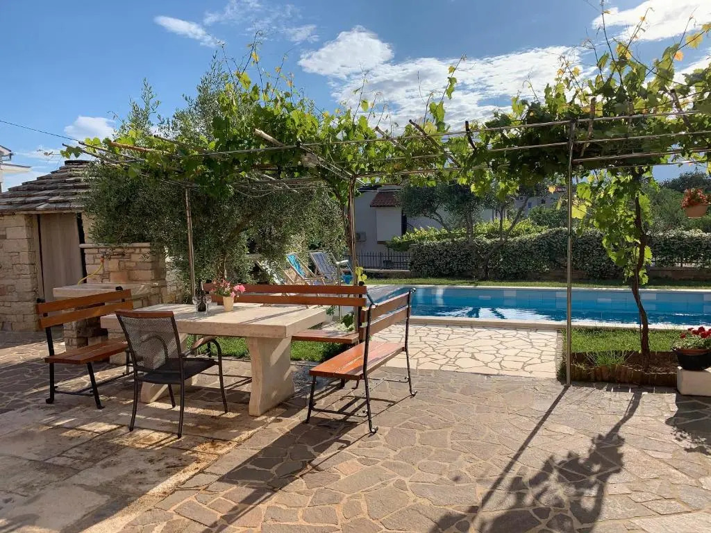 Apartments Leone
