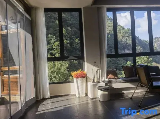 Muye · Mountain Natures Echo Homestay (Zhangjiajie National Forest Park)