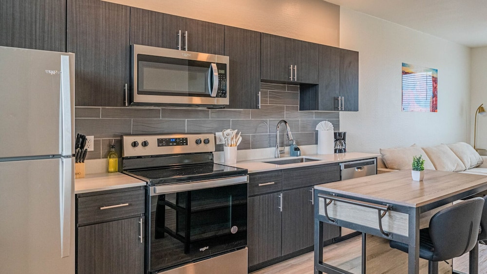 Sleek Stay 4mins to State Farm Stadium