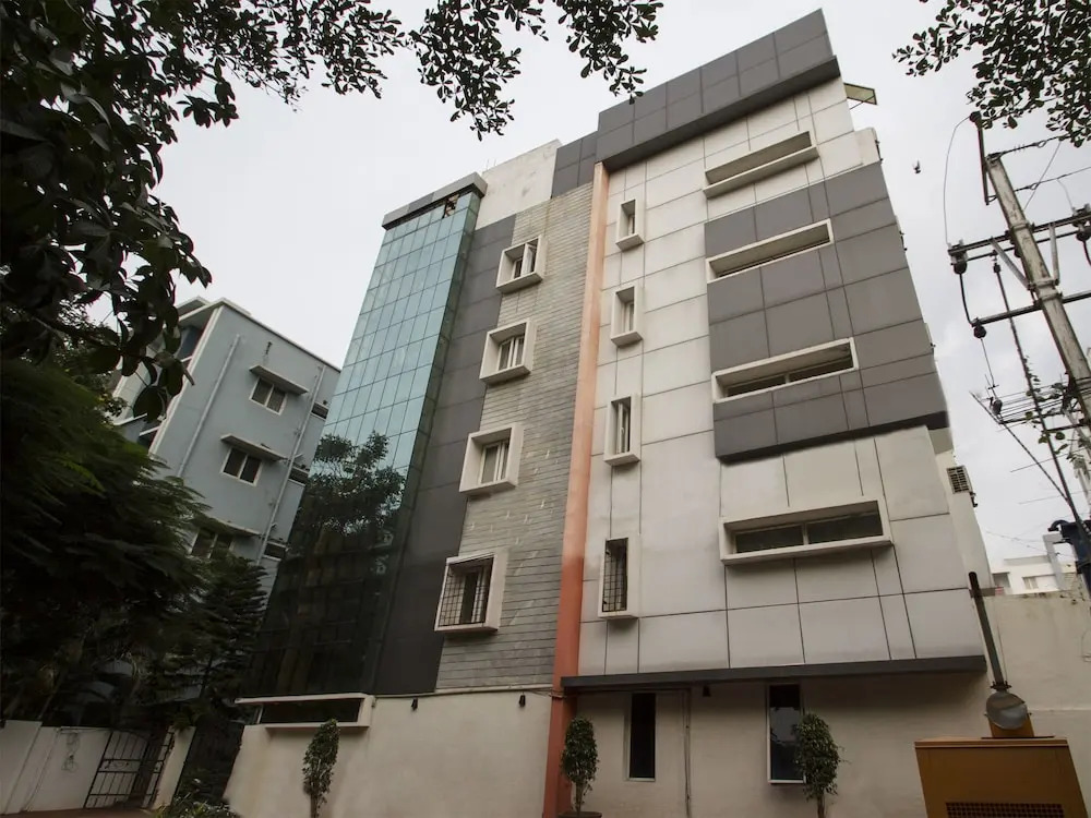 Sravya Compact Residency by OYO Rooms
