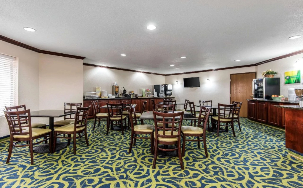 Quality Suites Kansas City International Airport