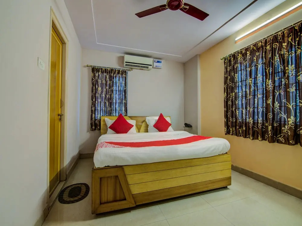 OYO 14910 Sri Ganesh Swathi Residency