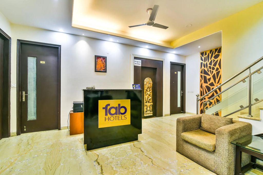 FabHotel Rallkmas - DLF Phase 2 & MG Road Metro