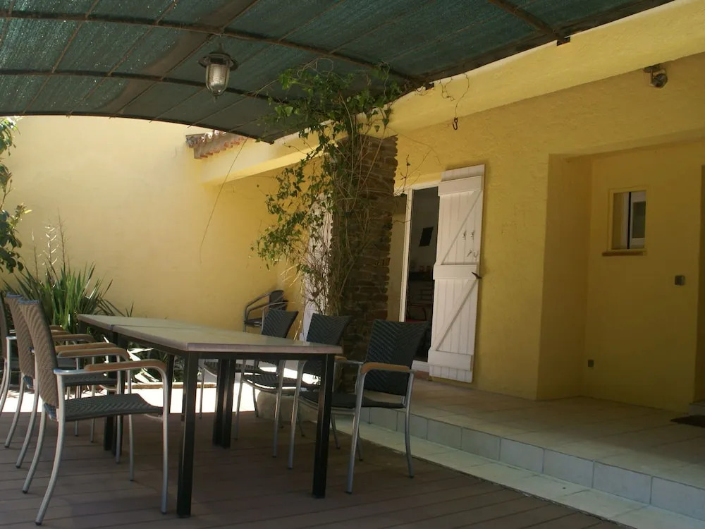 Holiday Villa at the Famous Beach of Saint-tropez!