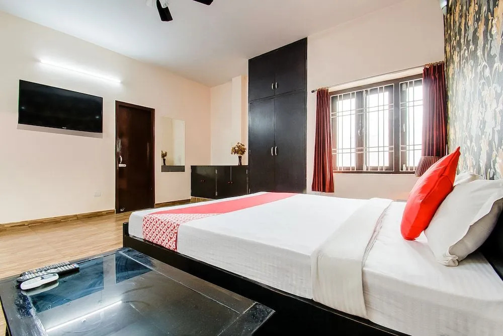 Oyo 60880 Grand Imperia Inn