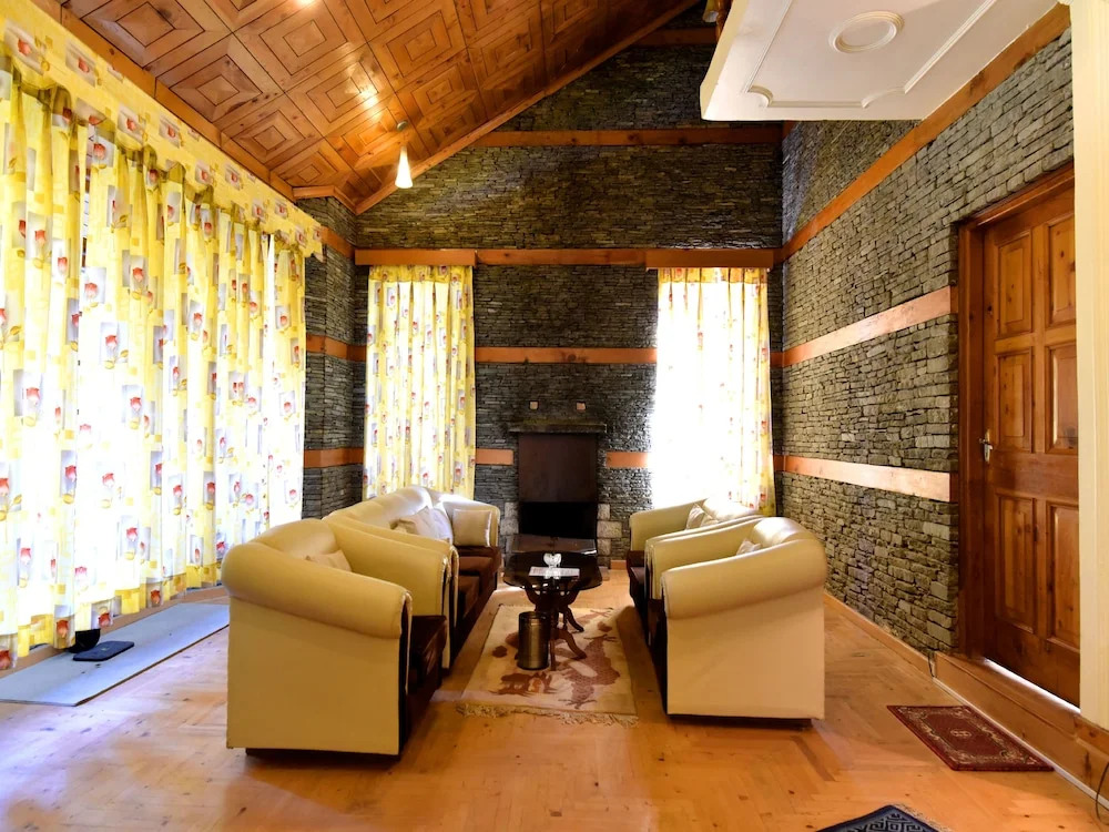 OYO 13352 Home Modern Stay 3BHK Hadimba Temple