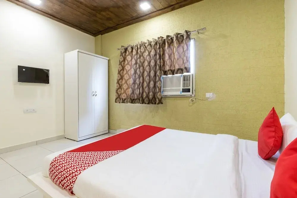 Savoy Suites by OYO Rooms