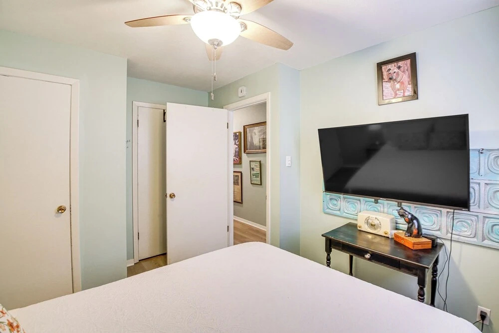 Walk to Bathhouse Row: Dog-friendly Home!