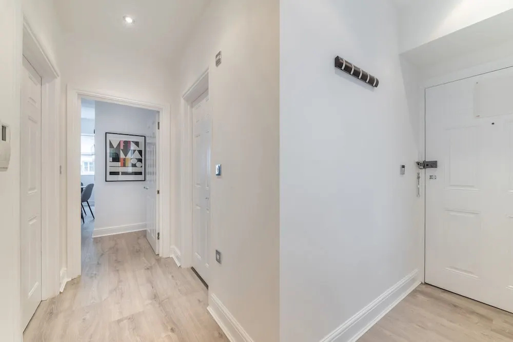 140 Minories
