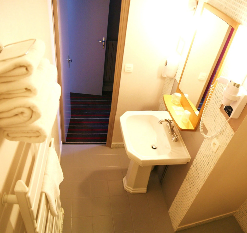 Hotel De Lunivers