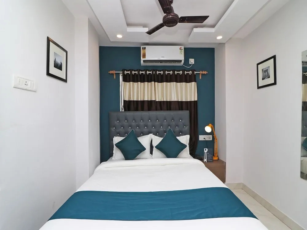 SilverKey Executive Stays 37812 Royal Crown Airport