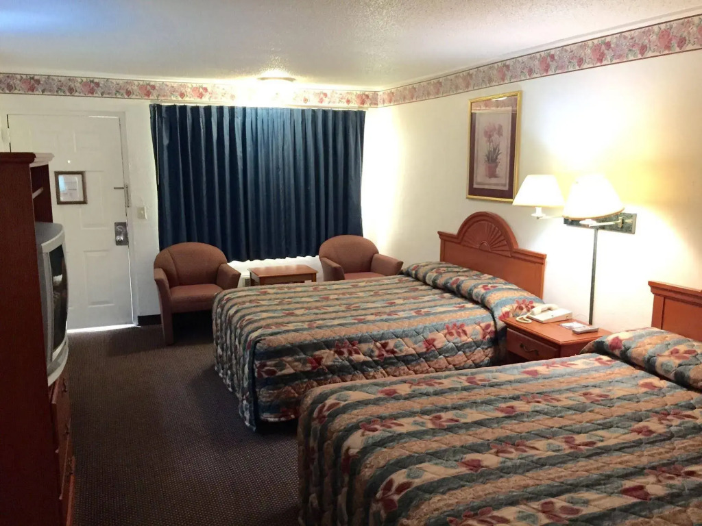 Driftwood Inn - Lake City