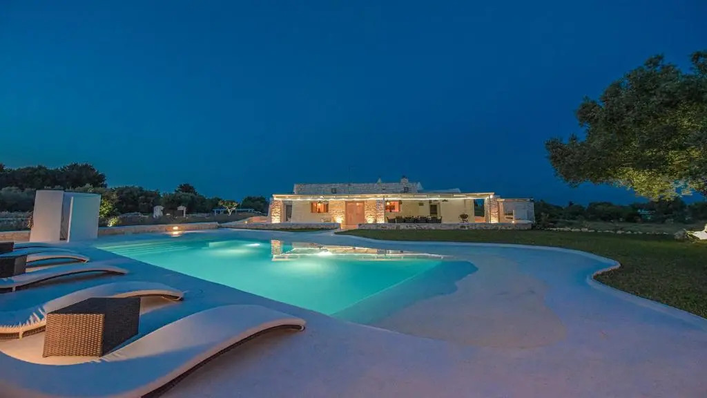 WHITE STONE HOUSE 6&1, Emma Villas