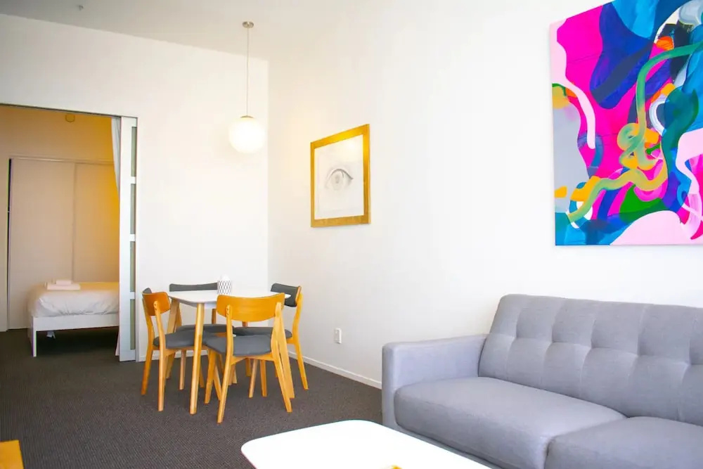 Light-filled 2 Bedroom Abode in Heart of the City