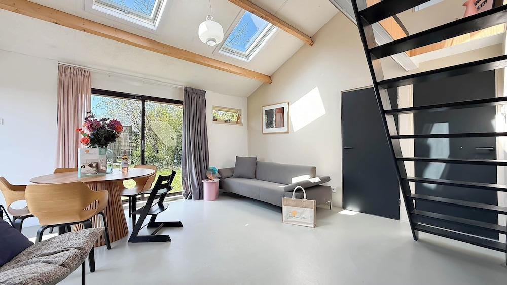 -person Dune House in Egmond