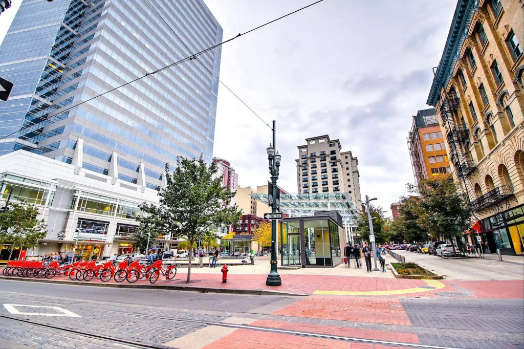 Pelicanstay in Downtown Portland