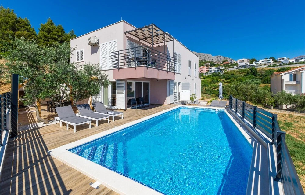 Awesome Apartment in Podstrana With Outdoor Swimming Pool, Wifi and 3 Bedrooms