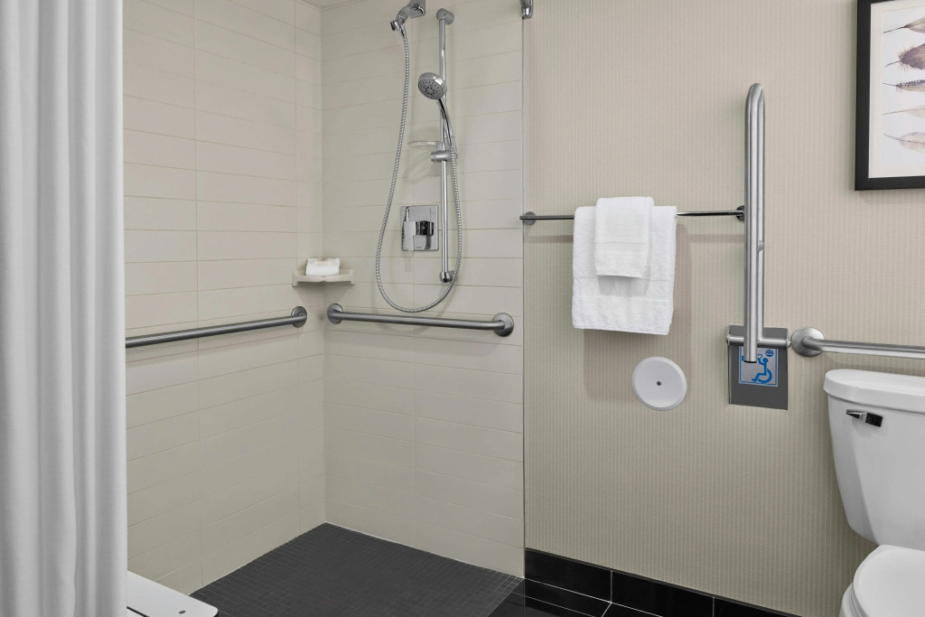 Delta Hotels by Marriott Milwaukee Northwest